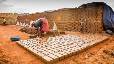 brick-worker-1